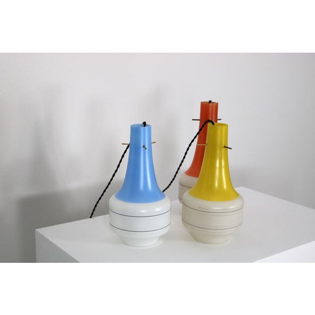 This Italian set of three glass pendant lamps dates from the 60s. The Vitosi style set features three different colors,...