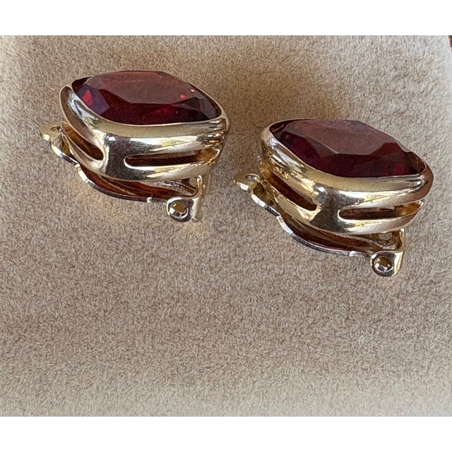 Vintage Panetta Cushion-Cut Faux Ruby Clip-on Earrings, Pair For Sale In Seattle - Image 6 of 7