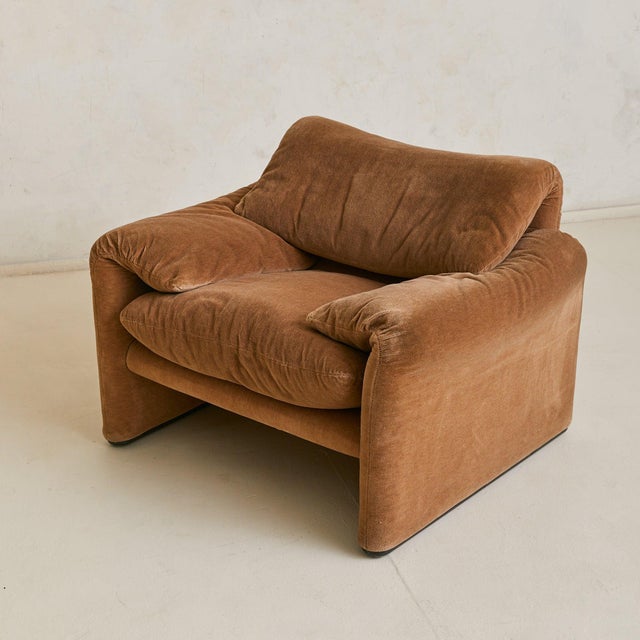 Brown Italian Maralunga Brown Velvet Armchair by Vico Magistretti for Cassina, 1970s For Sale - Image 8 of 10