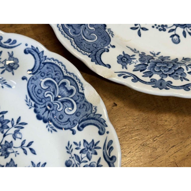 Staffordshire English Porcelain Dinner Service from Ridgway, 1980s, Set of 35 For Sale - Image 11 of 13