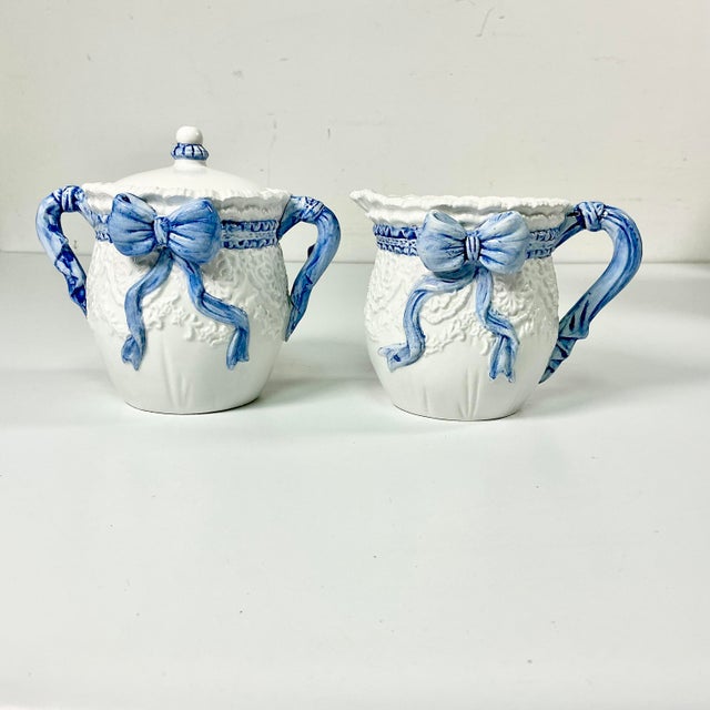 1980s Vintage Chippendale Hollywood Regency French Blue Ribbon & Bow Creamer and Covered Sugar Bowl - 2 Piece Set, After Fitz & Floyd For Sale - Image 6 of 13