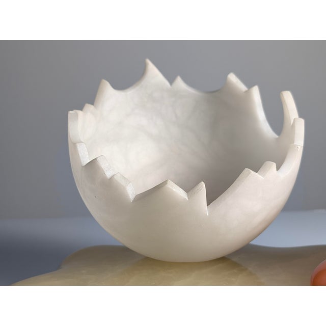 Broken Egg Sculpture Lamp in Alabaster by Marco Ricciardi, Italy, 1980s For Sale - Image 4 of 18