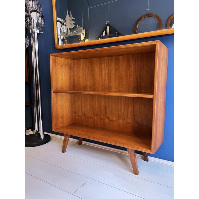 Small teak bookcase with an adjustable shelf. Fully restored.