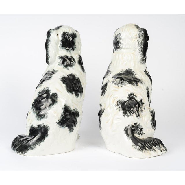 20th Century Porcelain Sculpture Depicting King Charles Spaniels, Set of 2 For Sale - Image 5 of 6