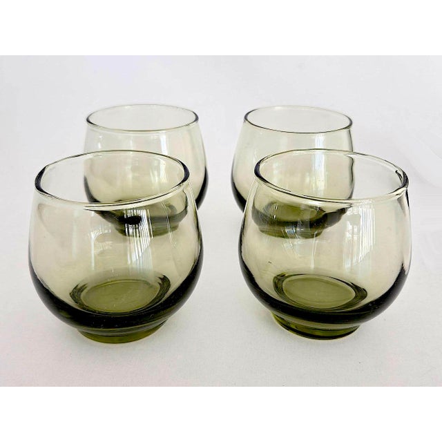 Offered is a set of 4 Libbey Glass Old Fashioned Glasses in their Tempo pattern. They feature a subtly roly poly shape and...