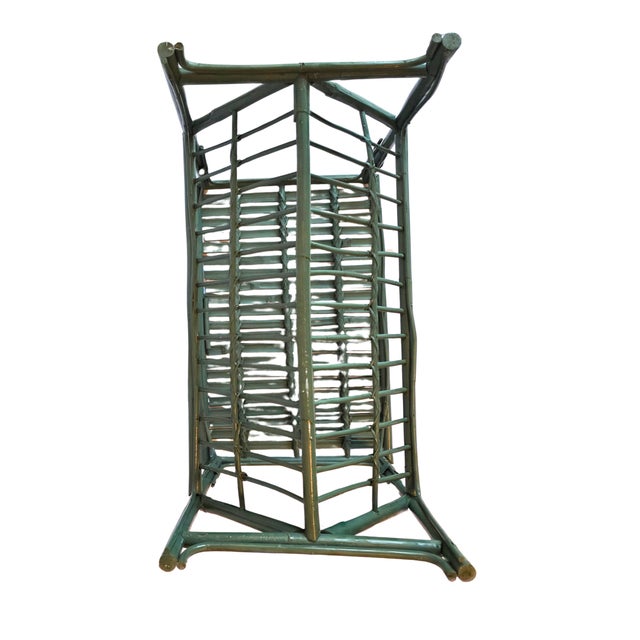 1970s Mid-Century Hollywood Regency Emerald Green Lacquered Bamboo & Rattan Side Table For Sale - Image 5 of 8