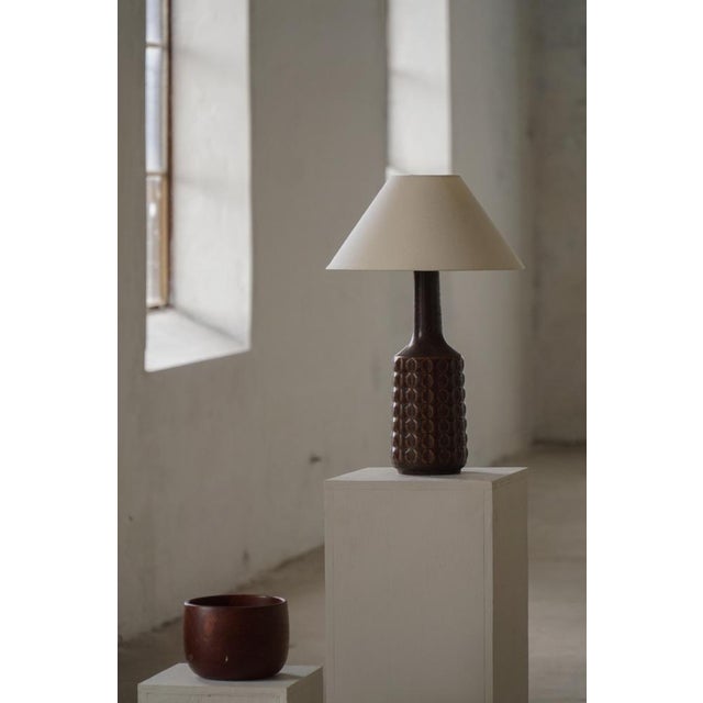 1960s Danish Modern Ceramic Table Lamp in Brown Glaze by Desire Stentøj, Denmark, 1960s For Sale - Image 5 of 17