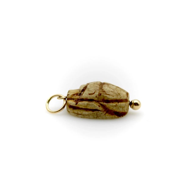 1920s 1920s Egyptian Revival Tan Stone Scarab Pendant With 14k Gold Mount For Sale - Image 5 of 9