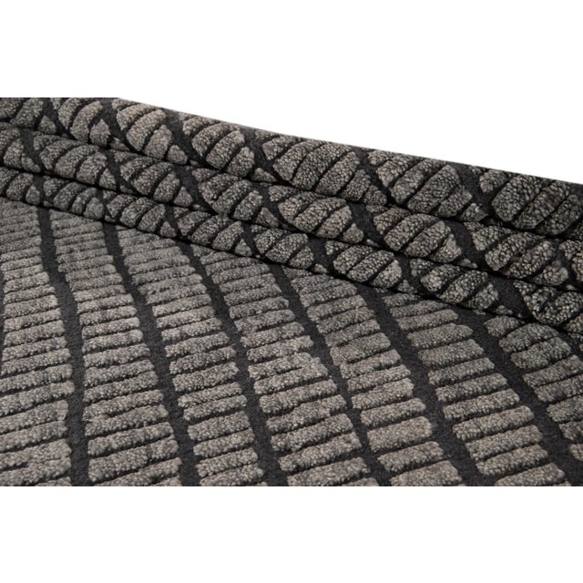 Contemporary 2010s Contemporary Textured High Low Wool Rug in Dark Grey For Sale - Image 3 of 8