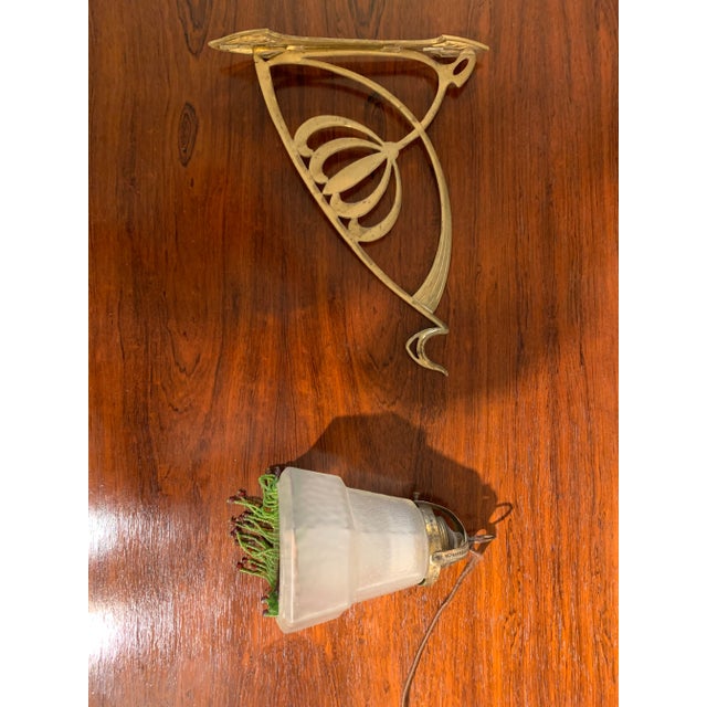 As shown. Everything is still original. Very elegant. Is marked with DJSP. Up to 250V (Europe/UK Standard).The wiring of...