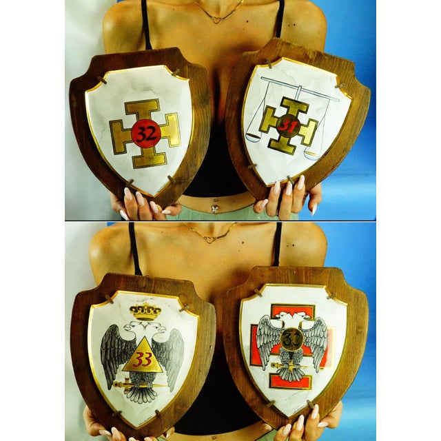 Measurements (including stand): height: 26 cm; width: 21 cm; depth: 4 cm; weight: approximately 0.935 kg each; total set...