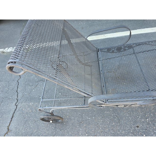 1970s Vintage Wrought Iron Patio Chaise Lounge Adjustable Russell Woodard Attributed Briarwood Daisy For Sale - Image 5 of 15