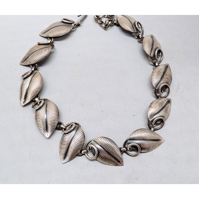 Vintage 1954 Signed Napier Book & Ad Piece Silvertone "Linden" Leaves Necklace For Sale In Philadelphia - Image 6 of 9