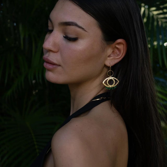 Metal Cleopatra’s Eye Green Jade Gold Earrings, a Pair For Sale - Image 7 of 8