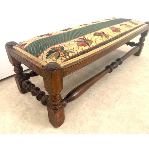 Wood Victorian English Fireside Bench in Oak, England, 1890 For Sale - Image 7 of 11