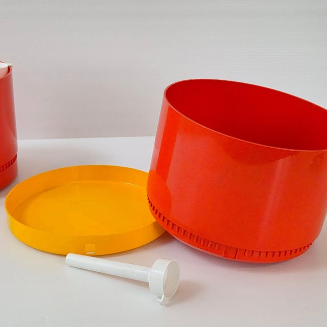Vintage Round Planters by Nena Balsari Vastill for Reflex, 1970s, Set of 2 For Sale - Image 6 of 10