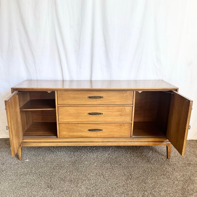 Mid Century Modern Walnut Credenza For Sale - Image 4 of 10
