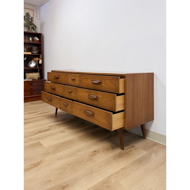 Vintage United MCM Nine Drawer Lowboy Dresser Collectible Mid Century Walnut For Sale - Image 11 of 14