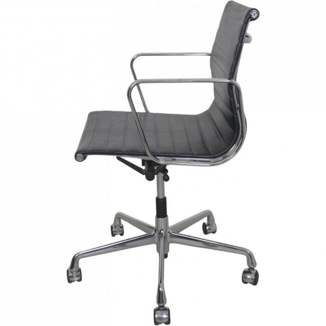 EA117 Desk Chair by Charles Eames, 2006 For Sale - Image 11 of 17