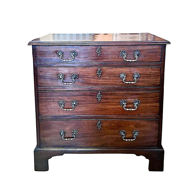 A Small George III Period Mahogany and Brass Chest of Drawers For Sale - Image 9 of 15
