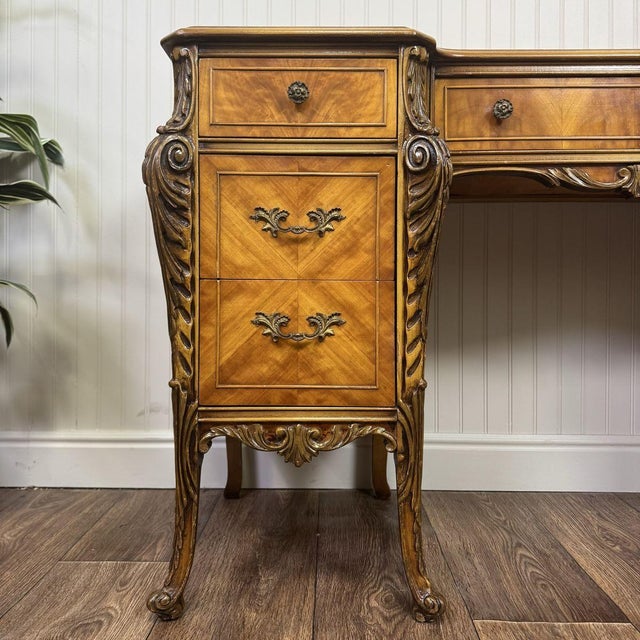 Vintage Ca. 1930s French Provincial Desk / Vanity For Sale - Image 4 of 17