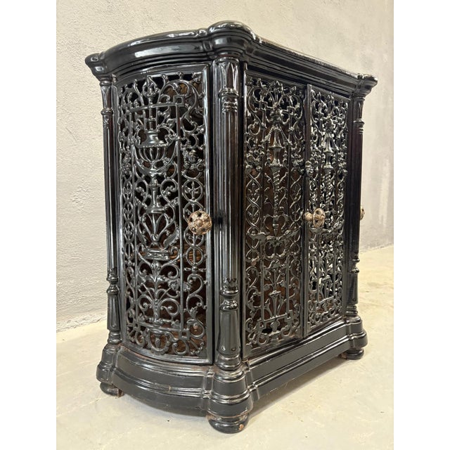 Black Antique French Decorative Fireplace Insert with Ornate Cast Iron in Black, 1900s For Sale - Image 8 of 9