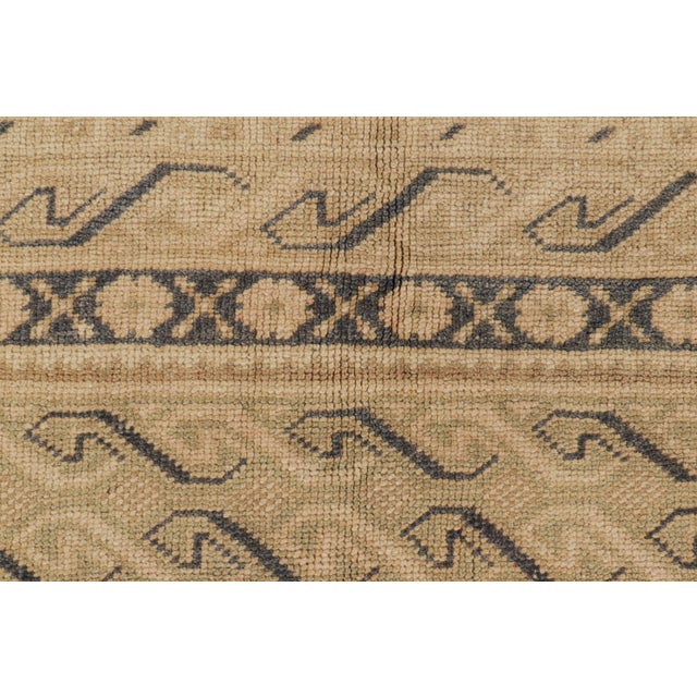 Vintage Turkish Rug in Beige With Medallion & Geometric Pattern From Rug & Kilim For Sale In New York - Image 6 of 8