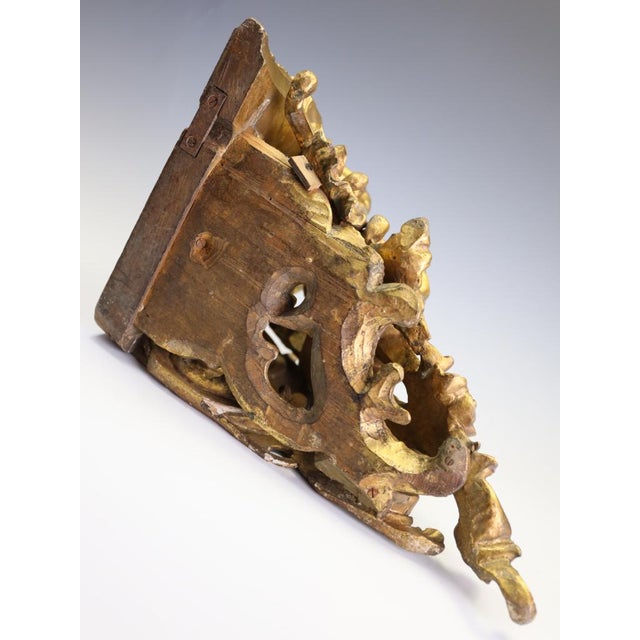 Large Italian Rococo Giltwood Corner Wall Bracket / Console Shelf, 18th Century An exceptional and highly decorative...