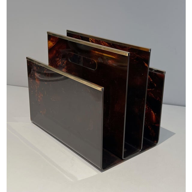 1970s Magazine Rack in Plexiglass and Brass in Faux Tortoiseshell For Sale - Image 4 of 12