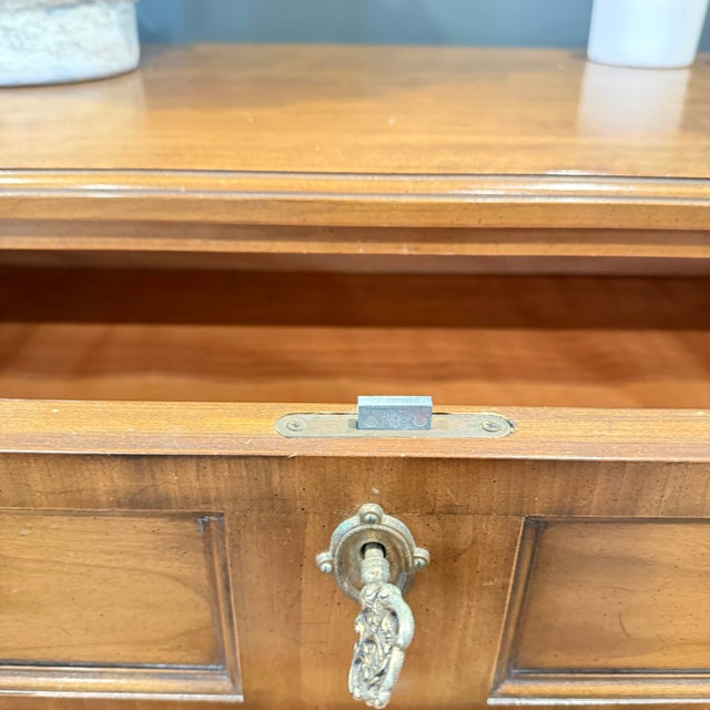 1960s Vintage Kindel Grand Rapids Solid Wood Console / Entry Table For Sale - Image 5 of 8
