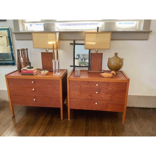 Florence Knoll Pair of MCM Chests/Nightstands in the Manner of Florence Knoll For Sale - Image 4 of 18