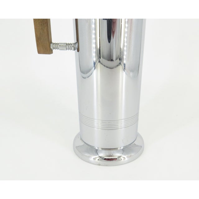 Keystone Silver Company 1930s Art Deco Chrome Cocktail Shaker With Wooden Handle by Keystone Silver Co For Sale - Image 4 of 10