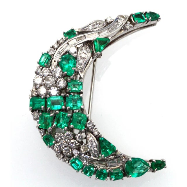 Emerald Diamond Crescent Brooch For Sale - Image 9 of 11