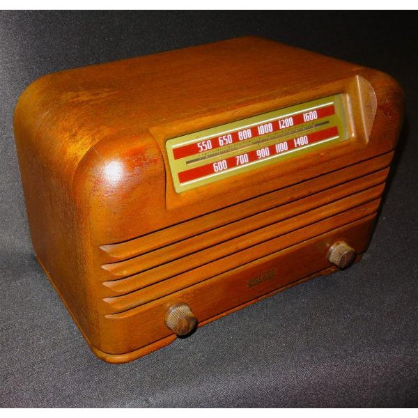 Wood 1941 Philco Wood Table Radio For Sale - Image 7 of 7