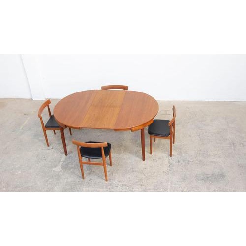 Large, extendable Danish round table from the 1960s with its 4 chairs, designed by Hans Olsen for the Danish manufacturer...