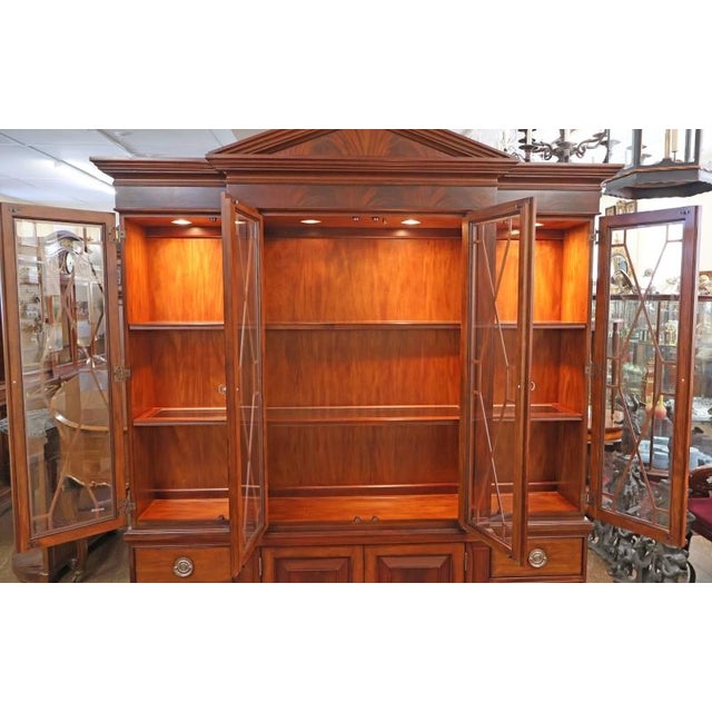 1990s Ethan Allen Newport Collection Mahogany Bookcase China Cabinet Breakfront For Sale In New York - Image 6 of 18
