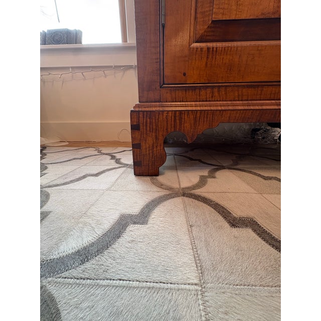 Estate Dr Dimes Tiger Maple Console Cupboard For Sale - Image 4 of 11