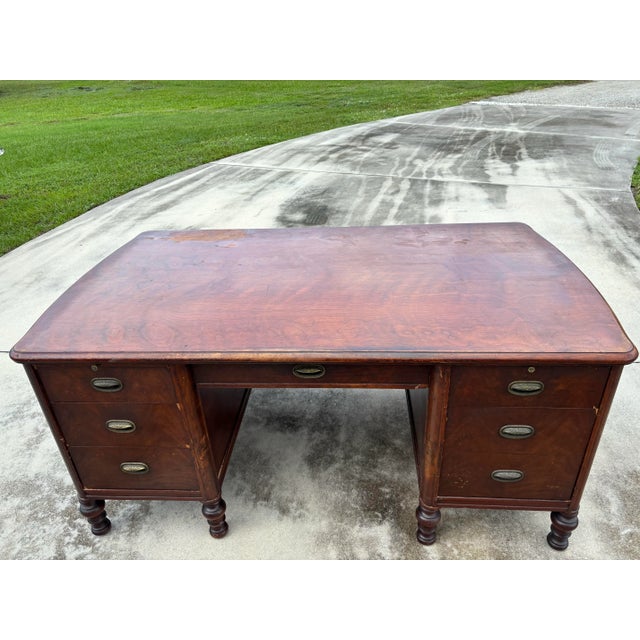 Gorgeous Stow & Davis Art Deco Vintage Mahogany Executive Desk. The desk has 3 left drawers, 1 center drawer, and 2 right...