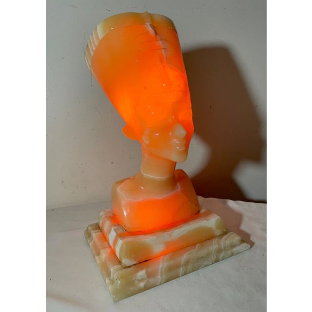 1970s Large Vintage Hand Carved Onyx Stone Egyptian Revival Nefertiti Table Night Lamp For Sale - Image 9 of 15