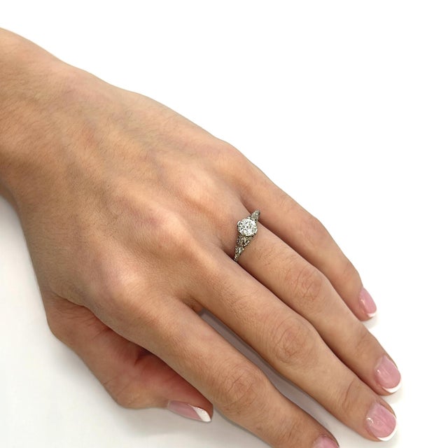 Vintage 18k White Gold Ring With ~0.5ct Center Stone - Size 6 For Sale In Phoenix - Image 6 of 6