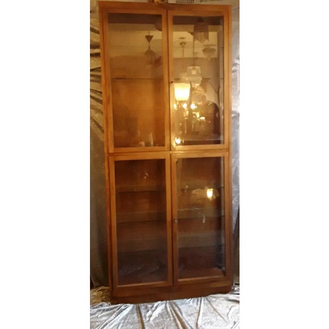 Flat Art Deco Vintage Display Cabinet with Glazed 4-Door Front and Glazed Sides in Walnut with 5 Glass Shelves, 1930s For Sale - Image 3 of 11