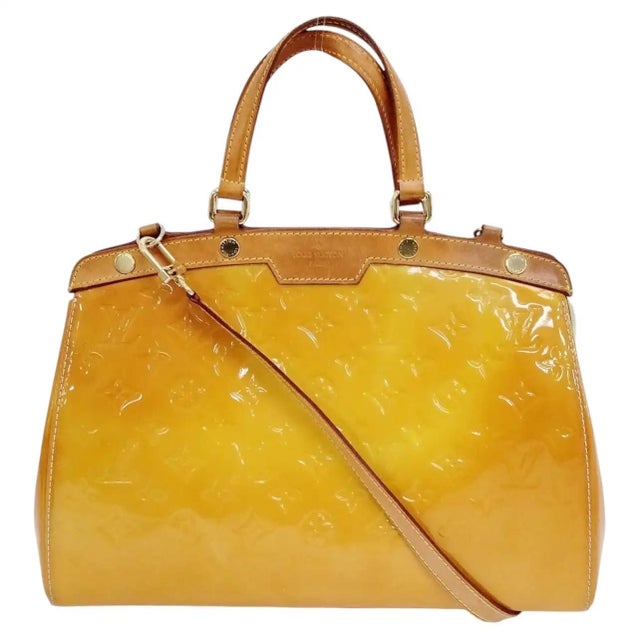 2000 - 2009 A 2002 Louis Vuitton Brea Monogram Yellow Vernis Patent Leather Shoulder Bag For Sale - Image 5 of 18