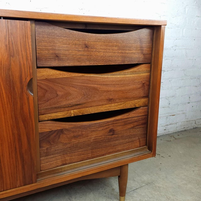 1960s Slick Restored Original Mid Century Modern Dresser Set, Mainline by Hooker Furniture For Sale - Image 9 of 18
