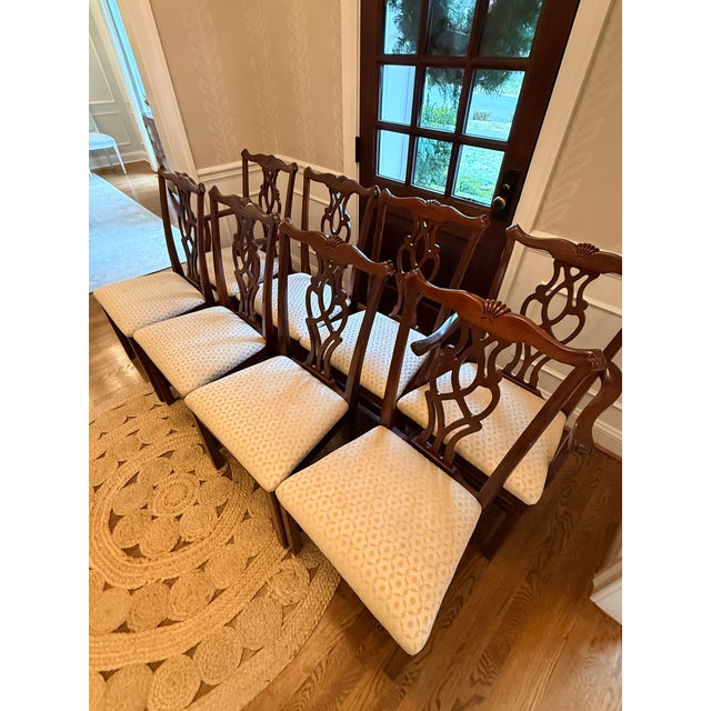 Set of 8 Thomasville Winston Court Chippendale Chairs A great traditional-style mahogany Chippendale dining chair set. Two...