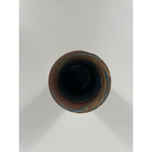Niloak Mission Swirl Hour Glass Vase For Sale In Los Angeles - Image 6 of 8