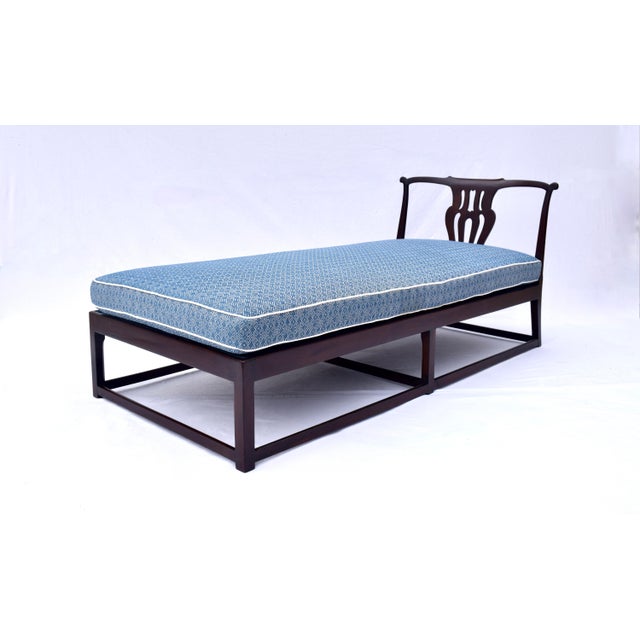 English Chippendale Mahogany Daybed With Custom Upholstery, 20th Century For Sale - Image 3 of 14
