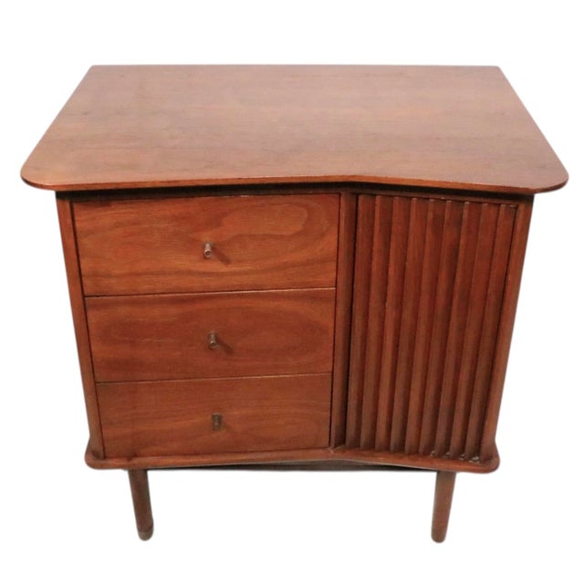 Mid 20th Century Nightstand by the United Furniture Corporation For Sale - Image 12 of 14