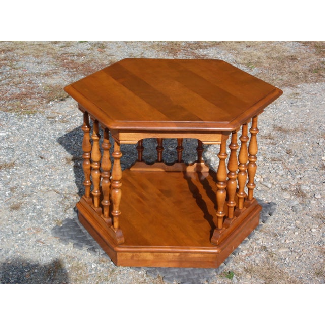 Ethan Allen Vintage Ethan Allen American Traditional Maple Hexagon Side End Accent Table For Sale - Image 4 of 13