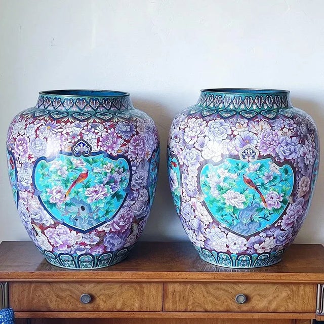 Early 20th Century Large Japanese Cloisonne Jardiniere Depicting Birds and Flowers, a Pair For Sale - Image 13 of 13