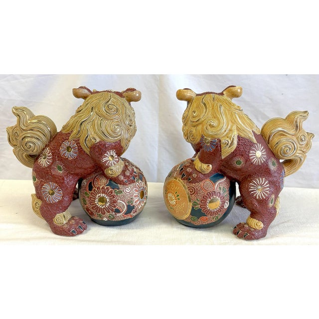 Mid 20th Century Vintage Japanese Pottery Kutani Foo Dogs in Cinnabar and Gold Colors- A Pair For Sale - Image 5 of 12